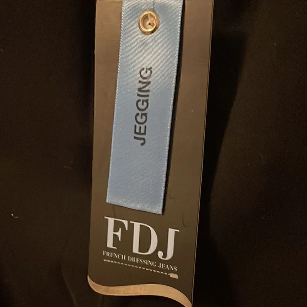 FDJ Pull On Cigarette Black Jegging Pants - 4 - NWT